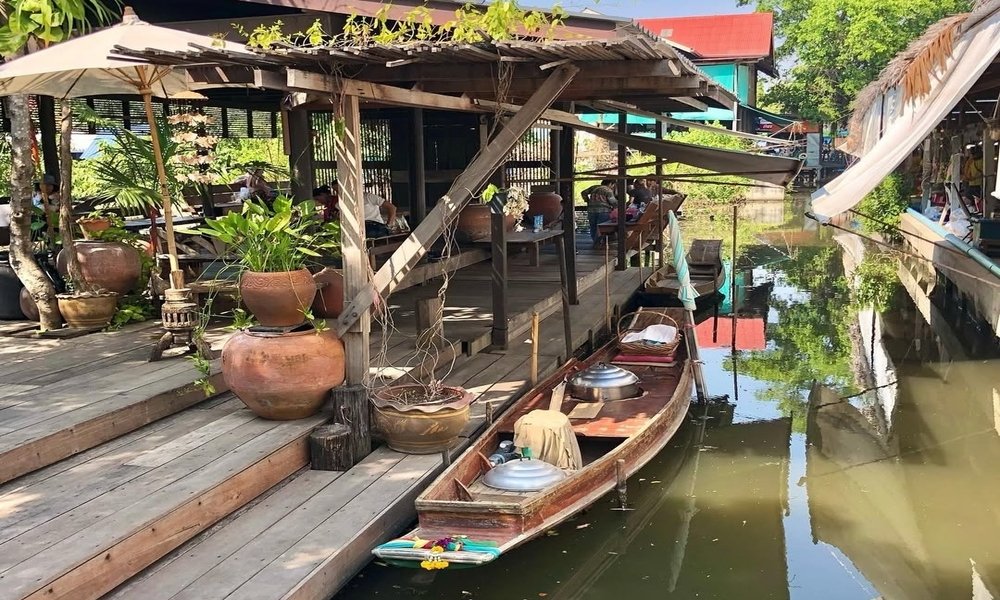 bang nam marché flottant