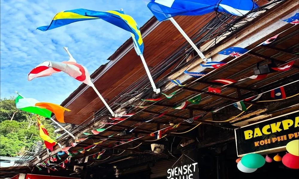 shopping marché à koh phi phi thailande