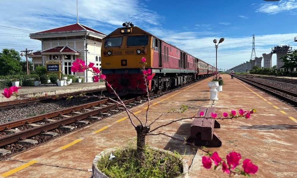 train en thaïlande à la gare