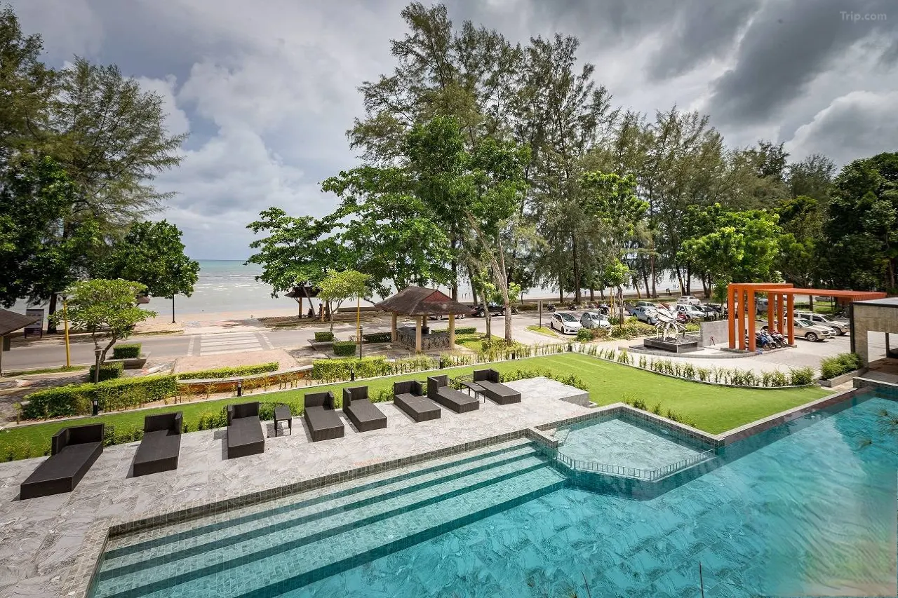 Maneetel Krabi Beachfront
