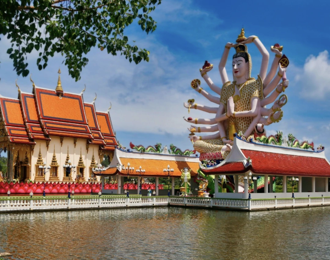 Wat Plai Laem