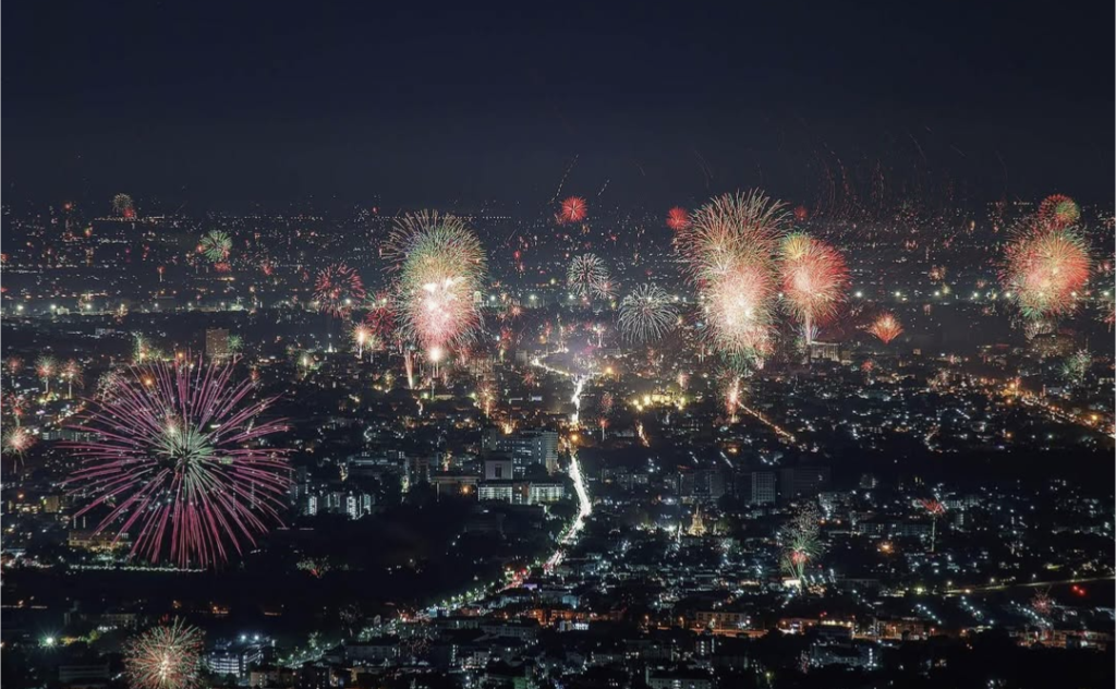 feu d'artifice du nouvel an chiang mai