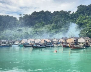 village de moken en thaïlande