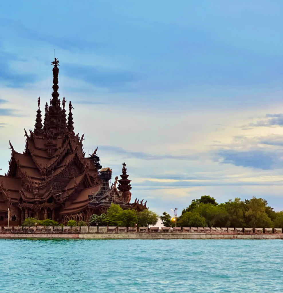 sanctuaire de la verité pattaya